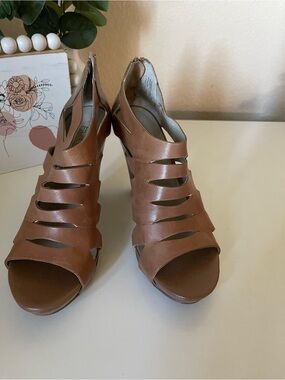 Franco Sarto Brown Cutout Peep-Toe Heels 7